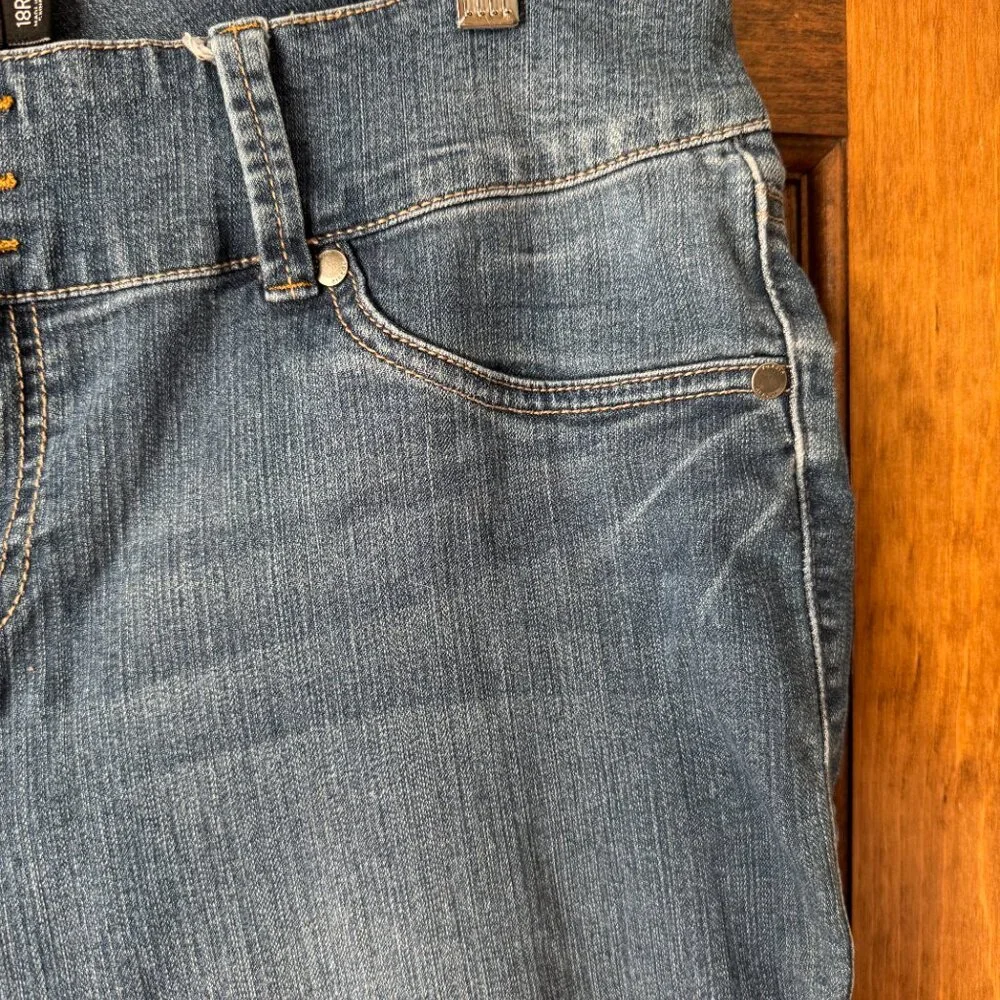 Torrid Medium Rinse Denim 5-Pocket Look Jegging Size 18R